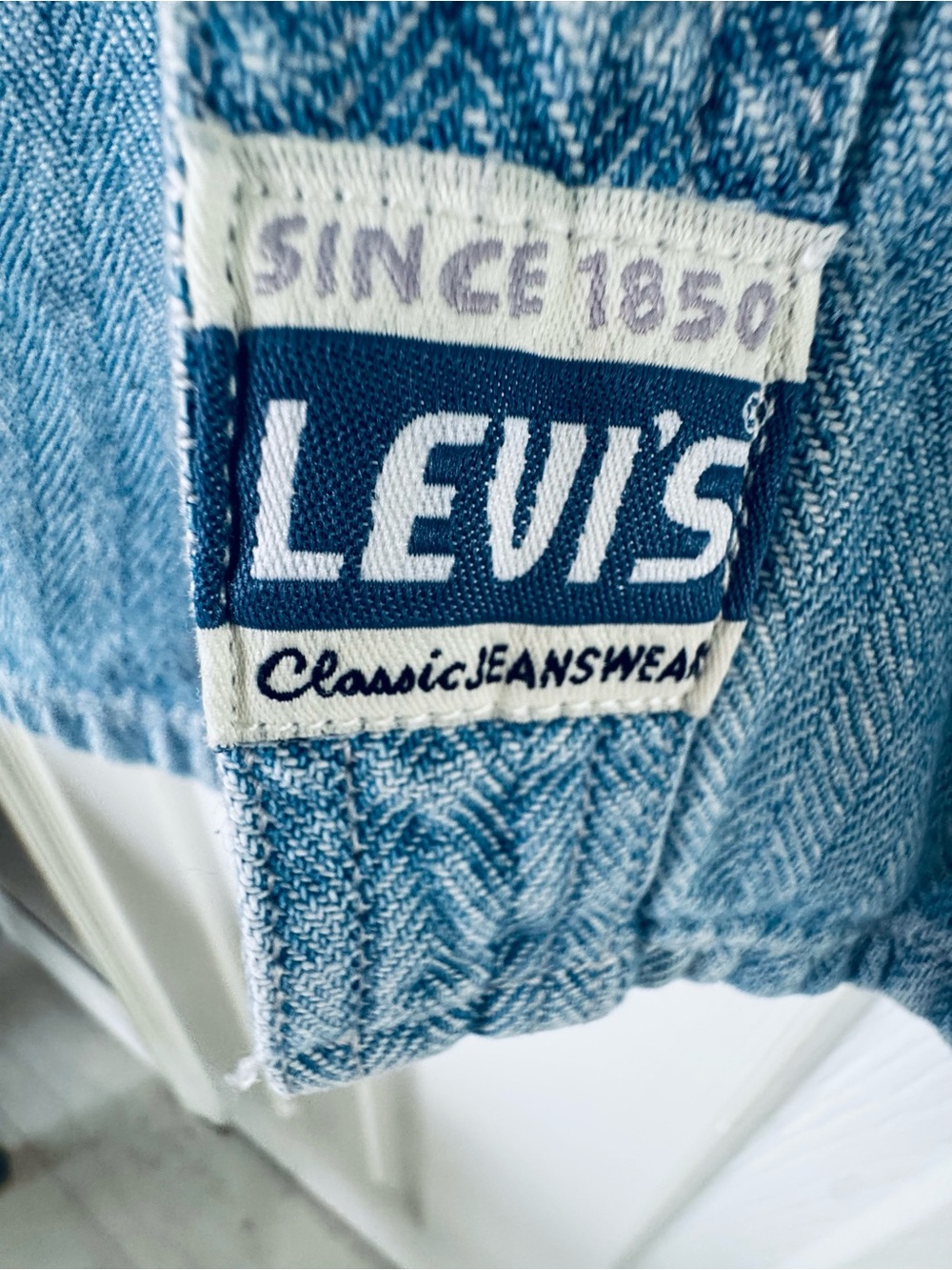 Levi's Light Blue Denim Shirt Jacket with Chest Flap Pockets - Picture 4 of 5